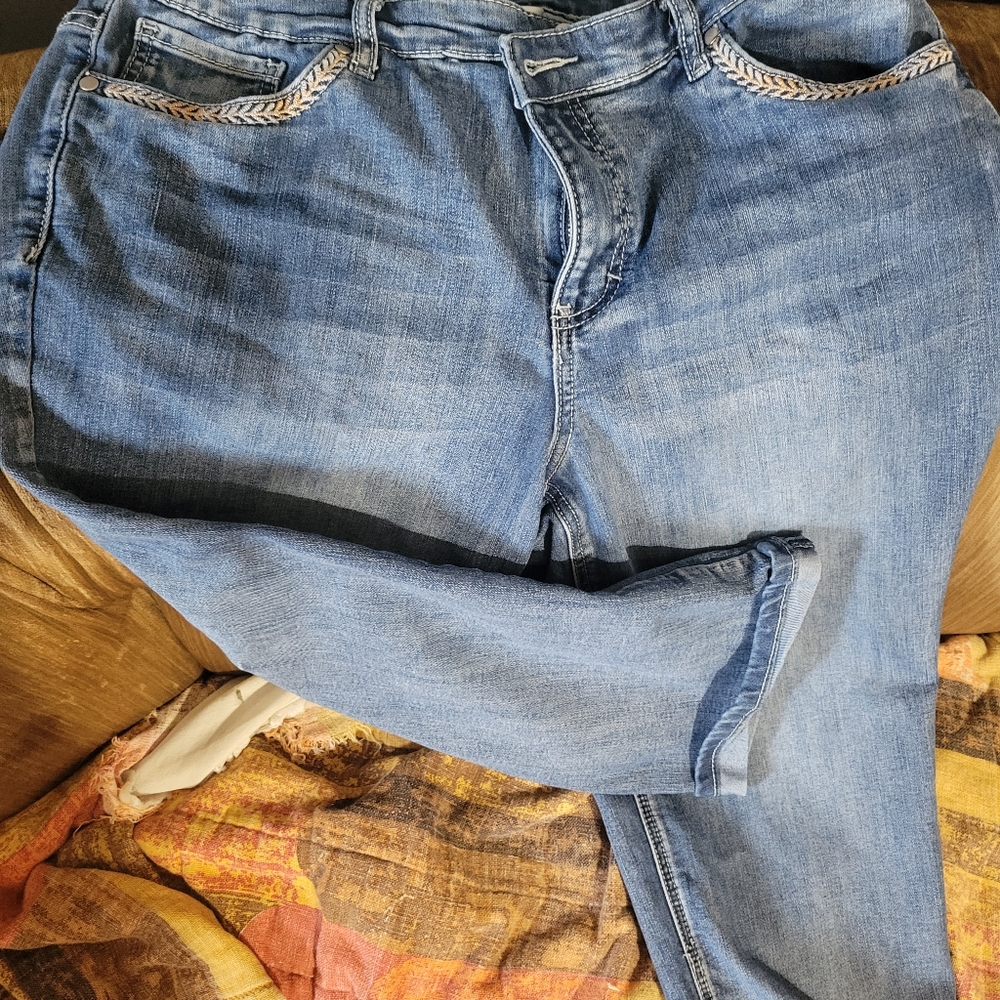 Capris - Picture 3 of 3